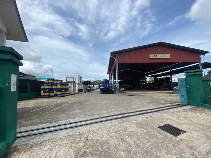 Maysville workshop yard at Jalan Tanjung Kidurong, Bintulu, with covered fabrication shed